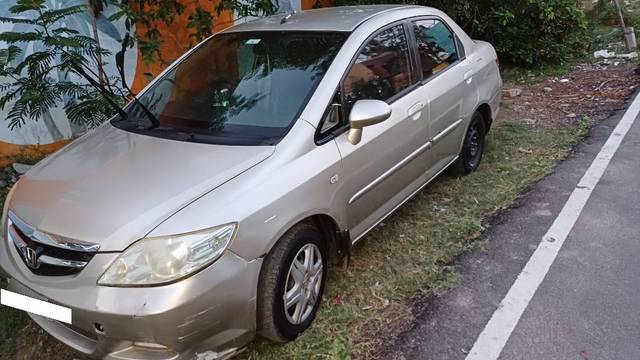 https://images10.gaadi.com/usedcar_image/4513715/original/processed_d8111e13-ed4c-40ee-bf9a-2c0f35d78d8f.jpg?imwidth=6400