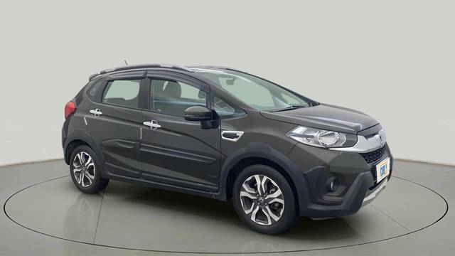 https://images10.gaadi.com/usedcar_image/4513717/original/55c880d1cc459843f6599843a3f4088a.jpg?imwidth=6400