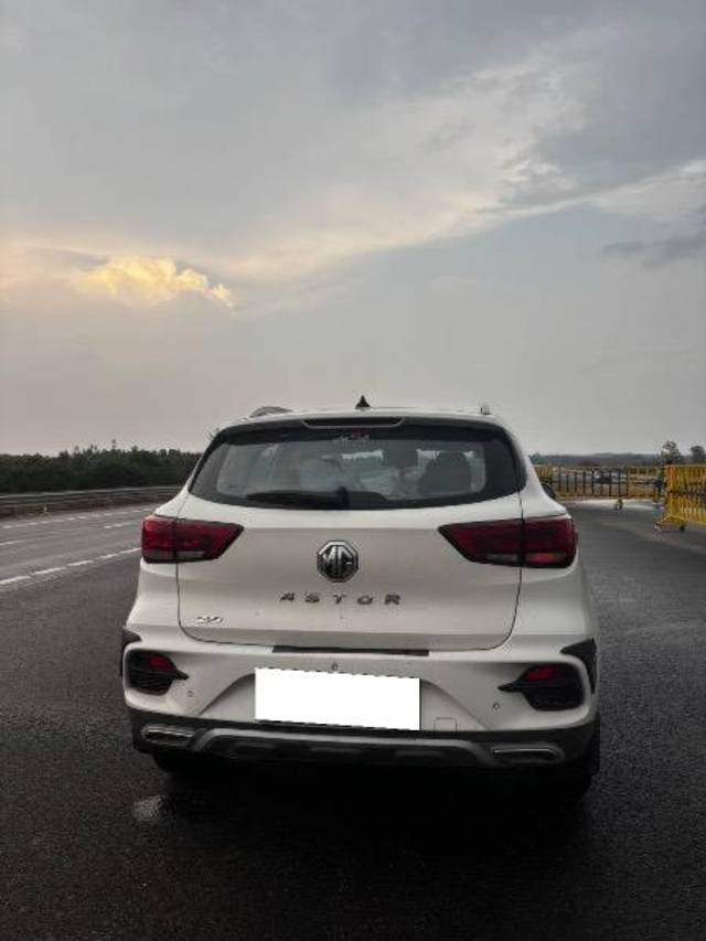 https://images10.gaadi.com/usedcar_image/4513722/original/processed_4eaf413f-6dd2-4cd0-b9b7-d8b7caddce07.jpeg?imwidth=6400