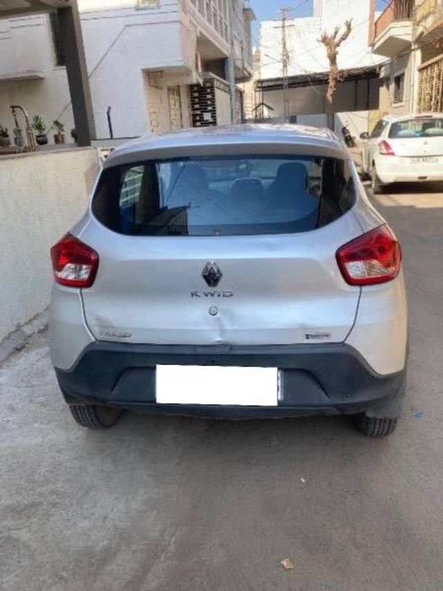 https://images10.gaadi.com/usedcar_image/4513731/original/processed_4a4ccf4f-40c3-45b6-a444-7b0003cd8b8b.jpeg?imwidth=6401