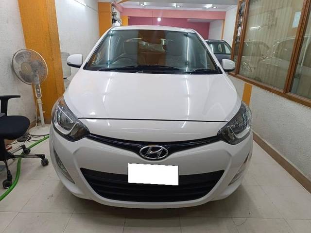 https://images10.gaadi.com/usedcar_image/4513798/original/processed_0bd6a584-b433-4fd3-8ce5-d8aa6ba09e4b.jpeg?imwidth=6400