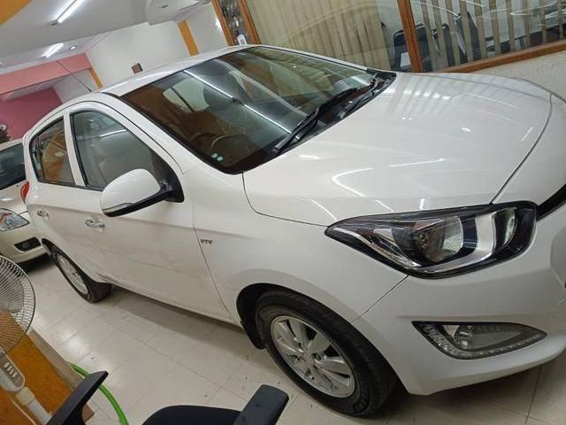 https://images10.gaadi.com/usedcar_image/4513798/original/processed_aa7fe2eb-16a4-4a0a-99df-547e5f03c458.jpeg?imwidth=6401