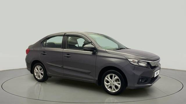 https://images10.gaadi.com/usedcar_image/4513799/original/5b2057dd4dcfaee0e7becfd7395d3c9e.jpg?imwidth=6400