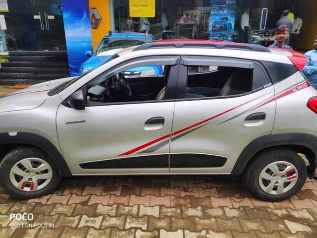 https://images10.gaadi.com/usedcar_image/4513837/original/processed_f7f1f8f5-bd7d-4995-9cc4-b797439b7c4c.jpeg?imwidth=6402