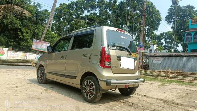 https://images10.gaadi.com/usedcar_image/4513852/original/processed_47a16c0b-bbc3-4c4c-8c84-951599d75502.jpg?imwidth=6400