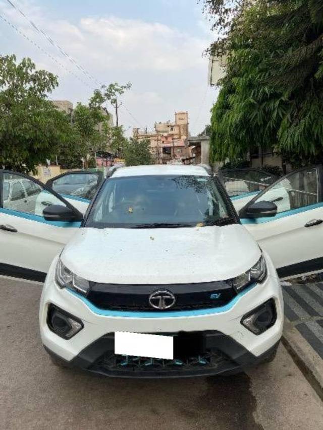 https://images10.gaadi.com/usedcar_image/4513863/original/processed_7c1a7da5-c459-4bc6-9ef9-42623ddac0b2.jpeg?imwidth=6400