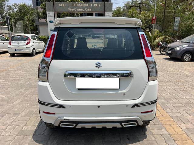 https://images10.gaadi.com/usedcar_image/4513868/original/processed_e2584ea39256eab8f2f1a129f4d1962d.jpg?imwidth=6402