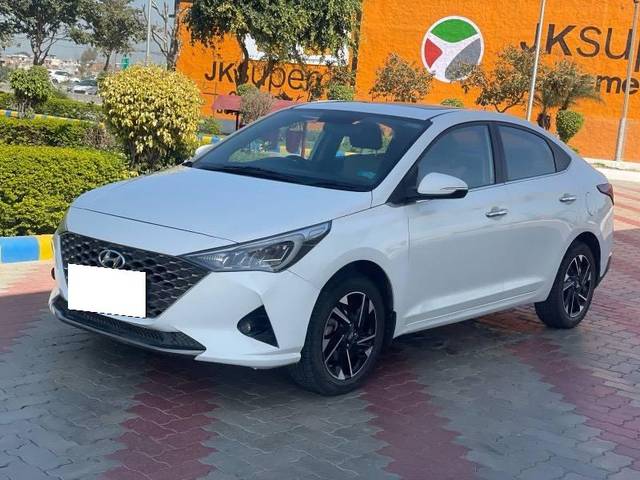 https://images10.gaadi.com/usedcar_image/4513876/original/processed_90858572-0059-4d82-98c7-7ff8445d1749.jpeg?imwidth=6402