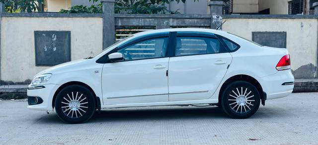 https://images10.gaadi.com/usedcar_image/4513884/original/processed_5598bfde1fd3d89b9149c5aef6e70b4a.jpg?imwidth=6402