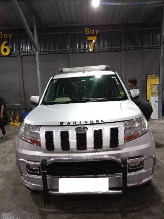 https://images10.gaadi.com/usedcar_image/4513925/original/processed_84e5a578-ed6d-42c7-8b9e-c0d6e3826d5e.jpg?imwidth=6401