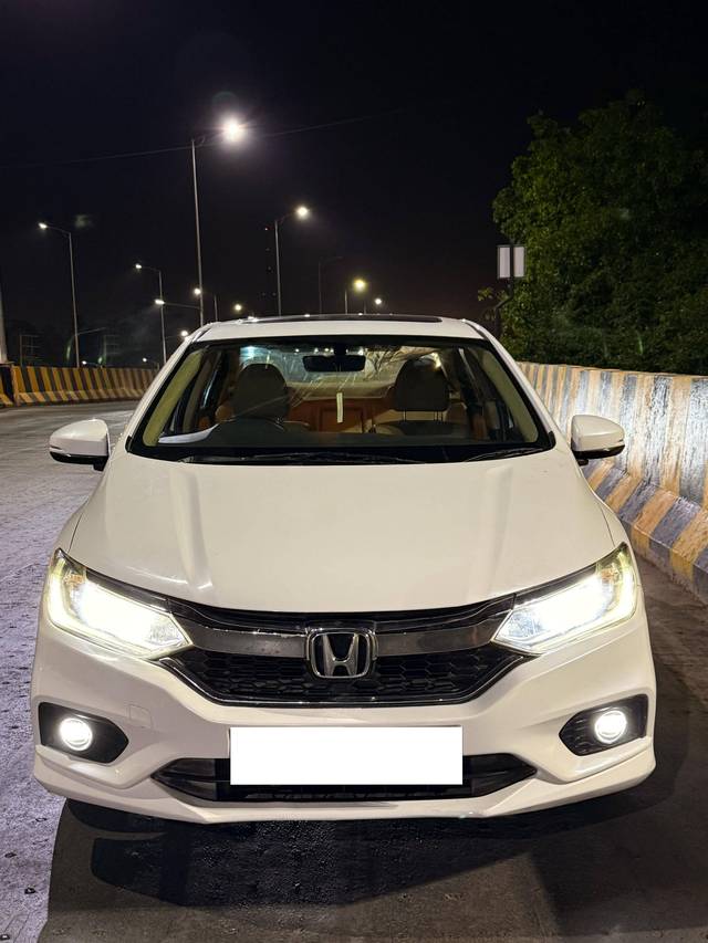https://images10.gaadi.com/usedcar_image/4513926/original/processed_3e188d56a1952a72814b8adfc3d370b7.jpg?imwidth=6402