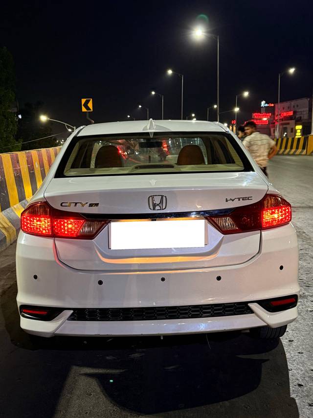 https://images10.gaadi.com/usedcar_image/4513926/original/processed_985834db6f2f9055445cad9a375fbdd3.jpg?imwidth=6401