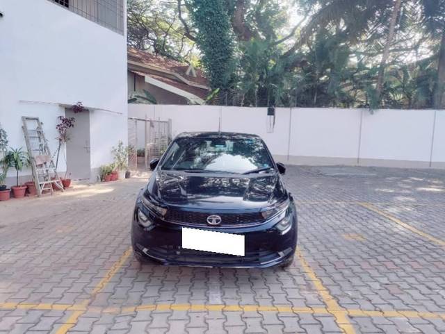 https://images10.gaadi.com/usedcar_image/4513932/original/processed_9074fba7-5484-4e48-ba13-01e96fe237c0.jpg?imwidth=6400