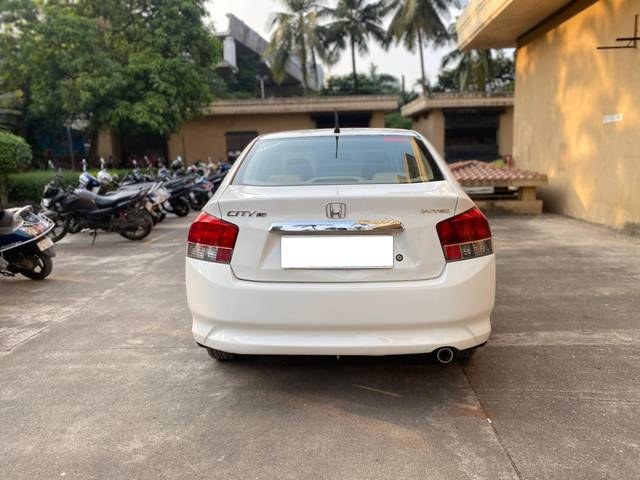 https://images10.gaadi.com/usedcar_image/4513935/original/processed_6e5ea7d205aae7ca0c7407f85c0bf3a3.jpg?imwidth=6401