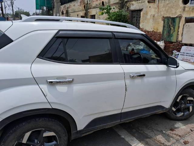 https://images10.gaadi.com/usedcar_image/4513940/original/processed_6b33825f-3fef-4d4a-813a-44c295238b29.jpg?imwidth=6400