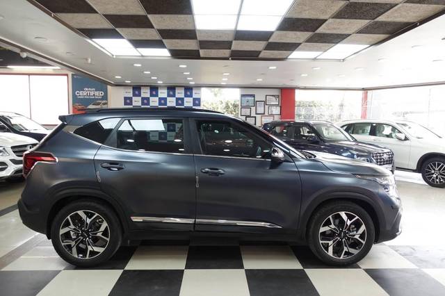 https://images10.gaadi.com/usedcar_image/4513942/original/processed_00a9e59a2353b5a9713141397f7d260d.jpeg?imwidth=6401