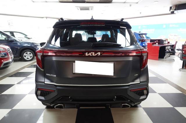 https://images10.gaadi.com/usedcar_image/4513942/original/processed_2e5959b8b82d81a2fc8e72607c7d3bc3.jpeg?imwidth=6402