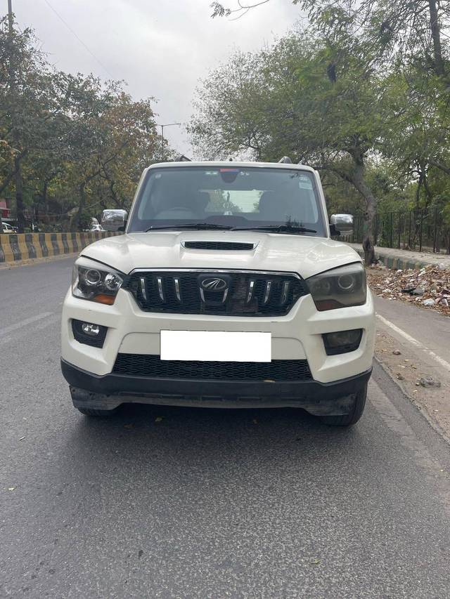 https://images10.gaadi.com/usedcar_image/4513980/original/processed_325120d2-9577-4fac-9e95-e568c9efb0fa.jpg?imwidth=6401