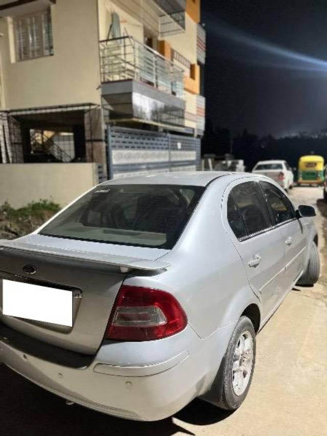 https://images10.gaadi.com/usedcar_image/4514054/original/processed_7986c5c2-c465-4cc3-97f5-94a295649e70.jpeg?imwidth=6402