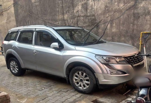 https://images10.gaadi.com/usedcar_image/4514095/original/64426459-e85e-4320-b650-cf79949c4070.?imwidth=6400