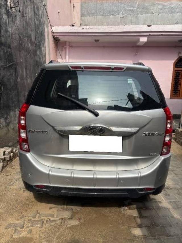 https://images10.gaadi.com/usedcar_image/4514095/original/processed_0c97600e-599e-4665-ab90-4d297dc88ecf.jpeg?imwidth=6402
