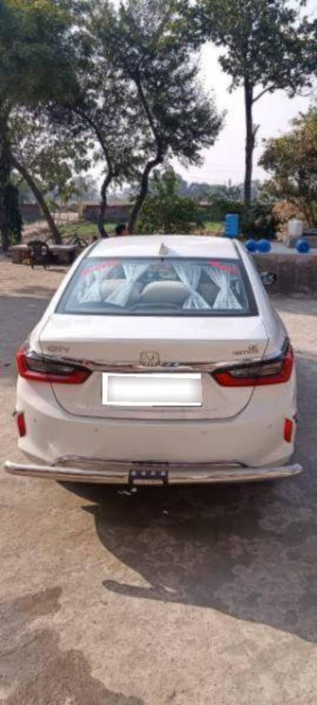 https://images10.gaadi.com/usedcar_image/4514139/original/processed_processed_467aff5f-47d8-4f30-b6cf-99b2ad9eb69a.jpg?imwidth=6401