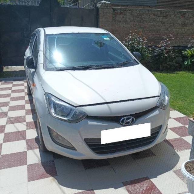 https://images10.gaadi.com/usedcar_image/4514154/original/processed_ca4c3292-95f3-4b9e-8d22-9607e271d06b.jpg?imwidth=6400