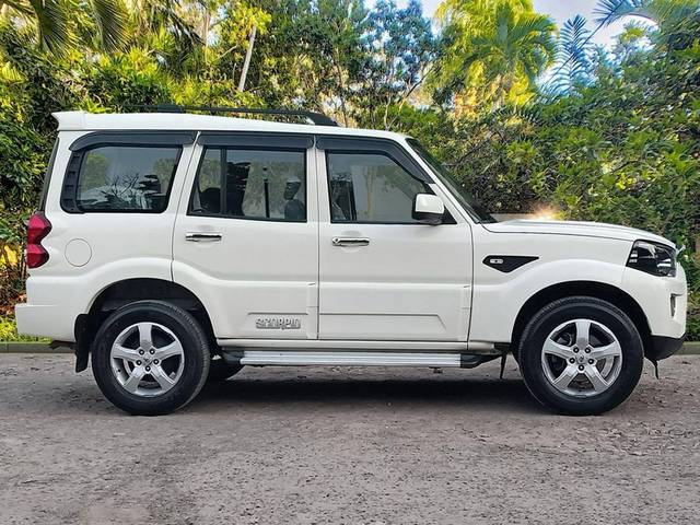 https://images10.gaadi.com/usedcar_image/4514191/original/processed_072df416fe577812114f8a978e1b764f.jpg?imwidth=6401