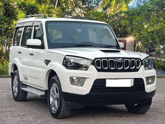 https://images10.gaadi.com/usedcar_image/4514191/original/processed_8a9496ce6ef72d0a5fc1c375ebffdade.jpg?imwidth=6400