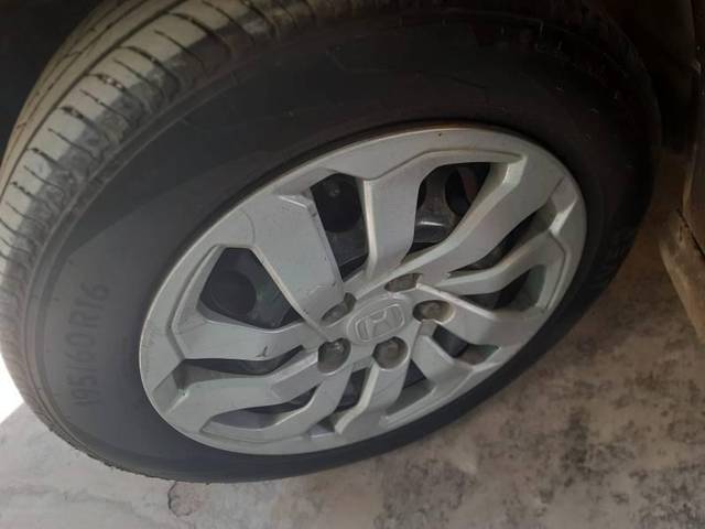 https://images10.gaadi.com/usedcar_image/4514193/original/processed_69992e3e-f9e3-4317-a33b-2af9b5f002ec.jpg?imwidth=6402