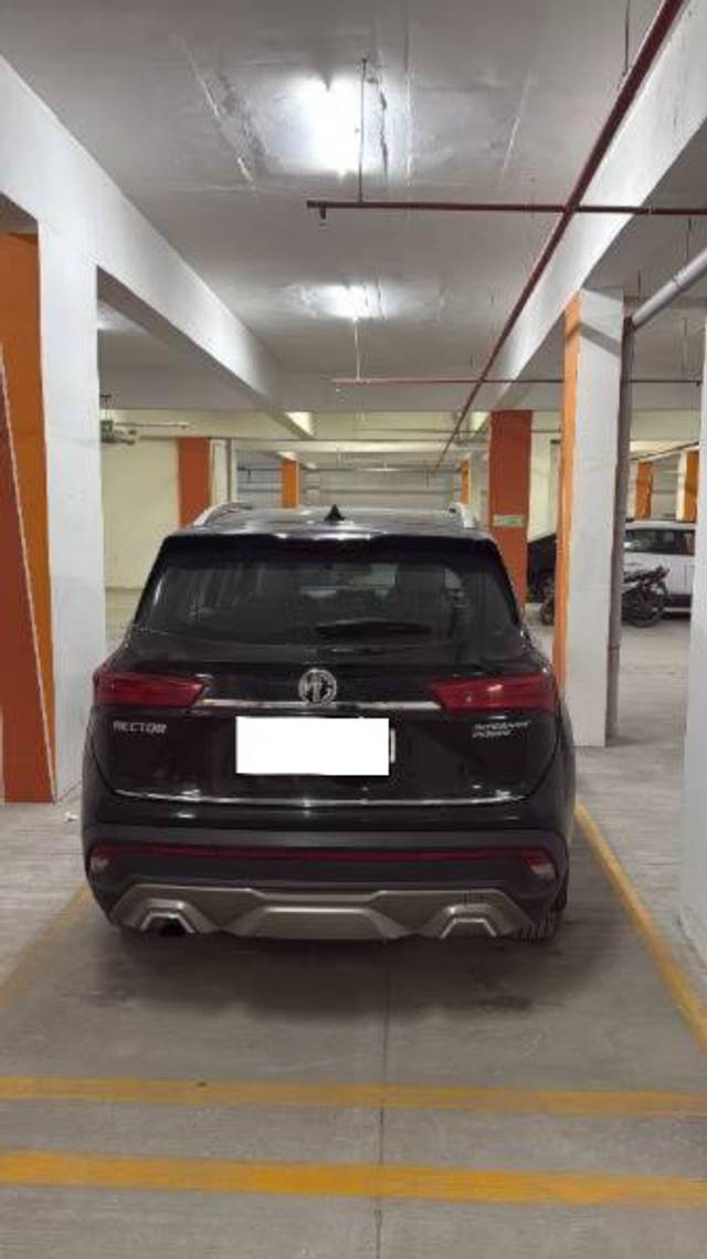 https://images10.gaadi.com/usedcar_image/4514204/original/processed_6366fb49-a350-4af2-876d-a12352756bdd.jpg?imwidth=6401