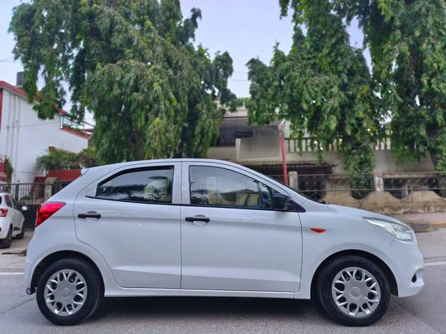 https://images10.gaadi.com/usedcar_image/4514207/original/processed_88aedc47bfc6137892eb353a05f31391.jpg?imwidth=6401