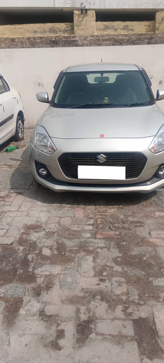 https://images10.gaadi.com/usedcar_image/4514232/original/processed_60edb3674332eb8d02691f819e788b74.jpg?imwidth=6402