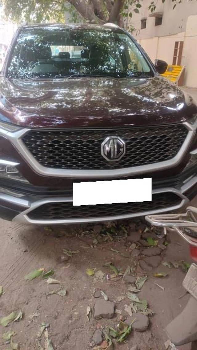 https://images10.gaadi.com/usedcar_image/4514246/original/processed_75563e34627659b7044f6f51a6610ca2.jpg?imwidth=6401