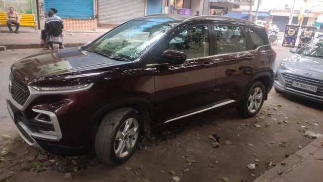 https://images10.gaadi.com/usedcar_image/4514246/original/processed_a51eec35f9c73ee3141e4c54015d9ec2.jpg?imwidth=6402