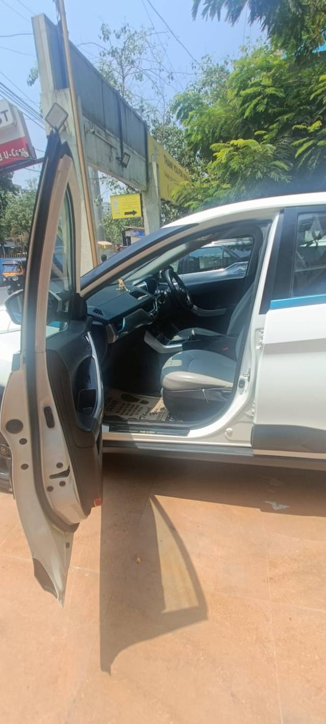 https://images10.gaadi.com/usedcar_image/4514263/original/9247c2f5fb3ea3cc4d907b978675e926.jpeg?imwidth=6401