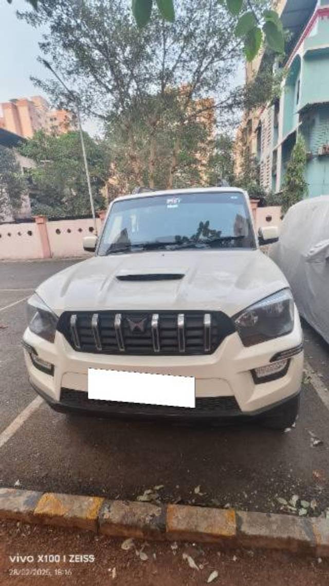 https://images10.gaadi.com/usedcar_image/4514266/original/processed_d7067721-2294-40c4-a1be-eeb809f4ced0.jpg?imwidth=6400