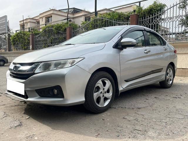 https://images10.gaadi.com/usedcar_image/4514275/original/processed_644ab72e21cf37846394f5f74c537012.jpg?imwidth=6402