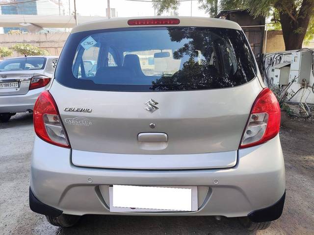 https://images10.gaadi.com/usedcar_image/4514305/original/processed_82df8ce1cca504b6fbe8e5c3f29d23e1.jpeg?imwidth=6402