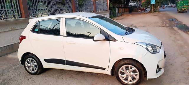 https://images10.gaadi.com/usedcar_image/4514306/original/processed_7fd7f2bb8eb3072f65210df59ec3d915.jpg?imwidth=6402