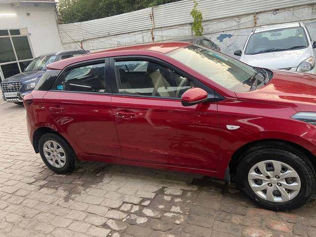https://images10.gaadi.com/usedcar_image/4514311/original/processed_1d00dea1b8c14562ce9bb0ad65fd2eab.jpg?imwidth=6401
