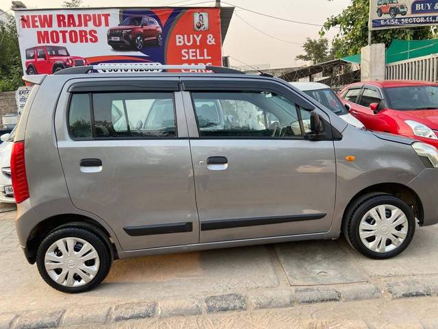 https://images10.gaadi.com/usedcar_image/4514314/original/processed_1fa7a742401dcf856bedd333301e584a.jpg?imwidth=6401