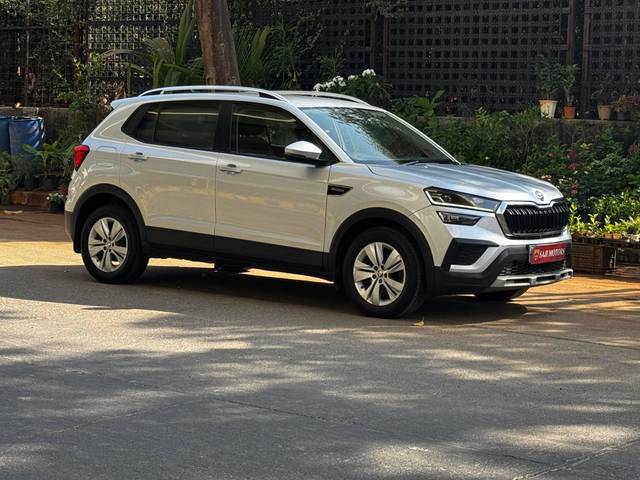 https://images10.gaadi.com/usedcar_image/4514322/original/processed_3671bf1e7e399e0d131de7674a653fea.jpg?imwidth=6400