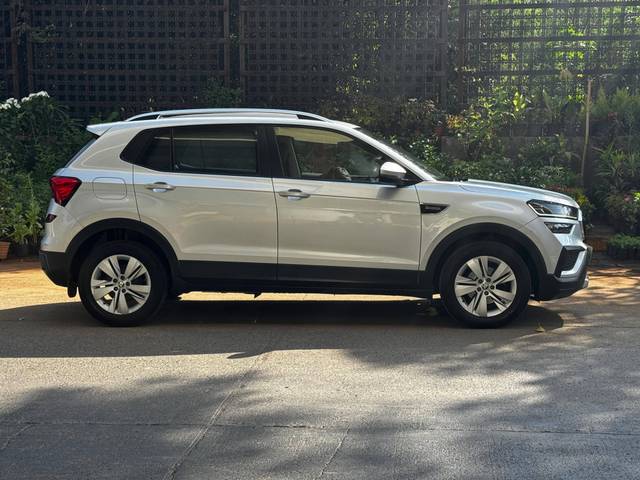 https://images10.gaadi.com/usedcar_image/4514322/original/processed_f6efcc6f0cbafd0013ef3cb9961704b7.jpg?imwidth=6401