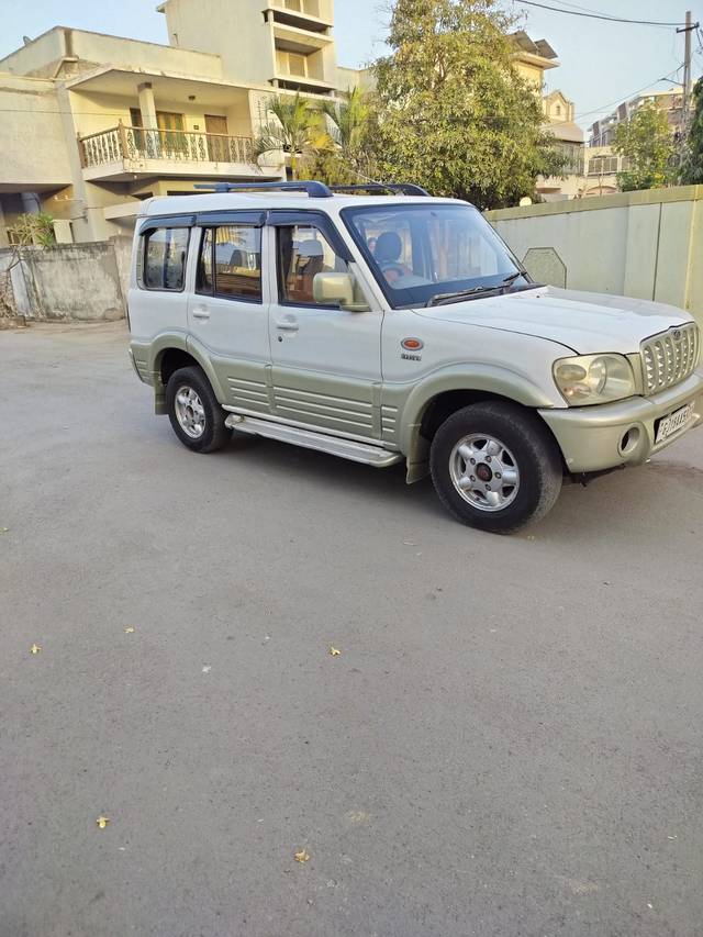 https://images10.gaadi.com/usedcar_image/4514335/original/0e9fd504e8ecb114a5977cbdb34e3074.jpg?imwidth=6400