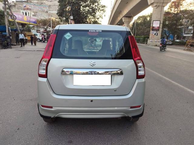 https://images10.gaadi.com/usedcar_image/4514347/original/processed_505e9c6a6dcd036040346c178ae719ee.jpg?imwidth=6401