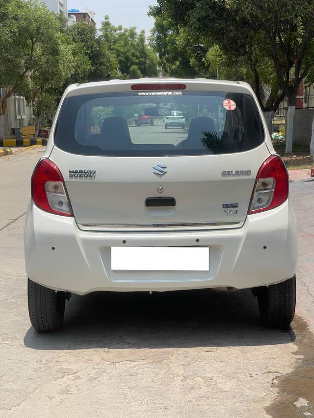 https://images10.gaadi.com/usedcar_image/4514349/original/processed_bdeb5664524f9cd3d8b4ad9f26f183a6.jpg?imwidth=6402