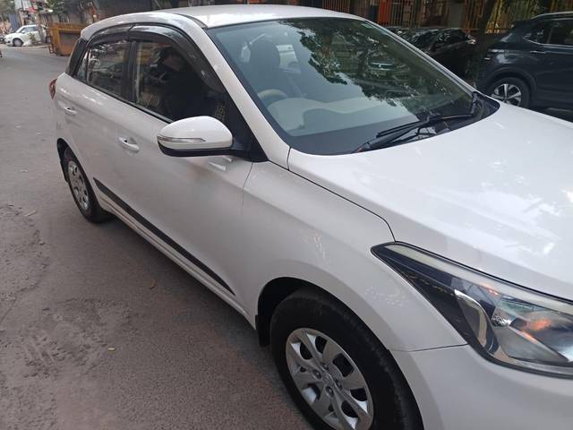 https://images10.gaadi.com/usedcar_image/4514357/original/00c1bd549e4a6621c90558a3ba230e4a.jpg?imwidth=6402