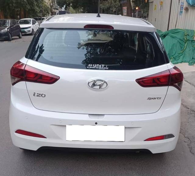 https://images10.gaadi.com/usedcar_image/4514357/original/processed_82bed66d109e6a0ee467b55ee8d0f682.jpg?imwidth=6401
