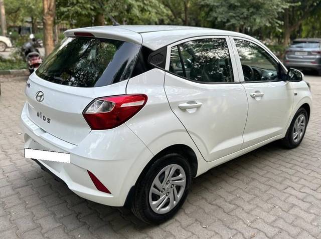 https://images10.gaadi.com/usedcar_image/4514359/original/processed_0a79d1b102f023d61406d9236cf35605.jpg?imwidth=6401